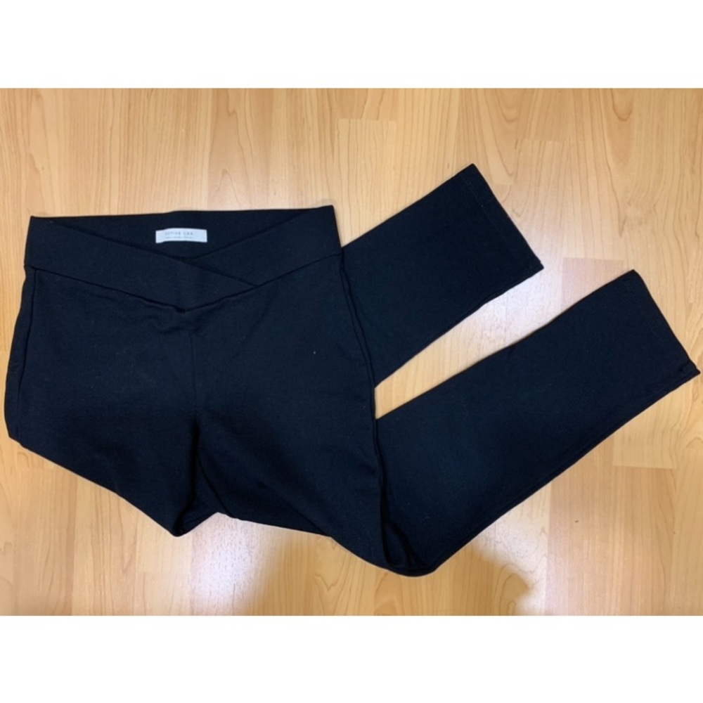 Active USA Black Capris
